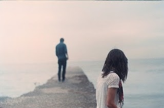 alone-couple-girl-lake-love-sad-Favim.com-49210