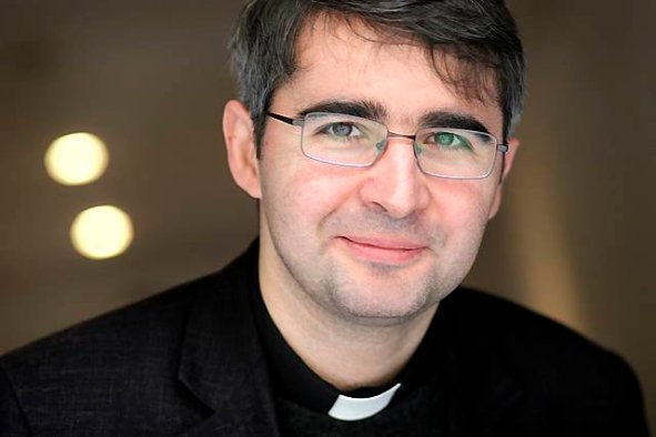 01.02.2008 KRAKOW , KS. JACEK PRUSAK , JEZUITA , REDAKTOR TYGODNIKA POWSZECHNEGO . FOT. GRAZYNA MAKARA / TYGODNIK POWSZECHNY