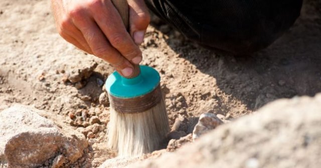 археологи-650x341